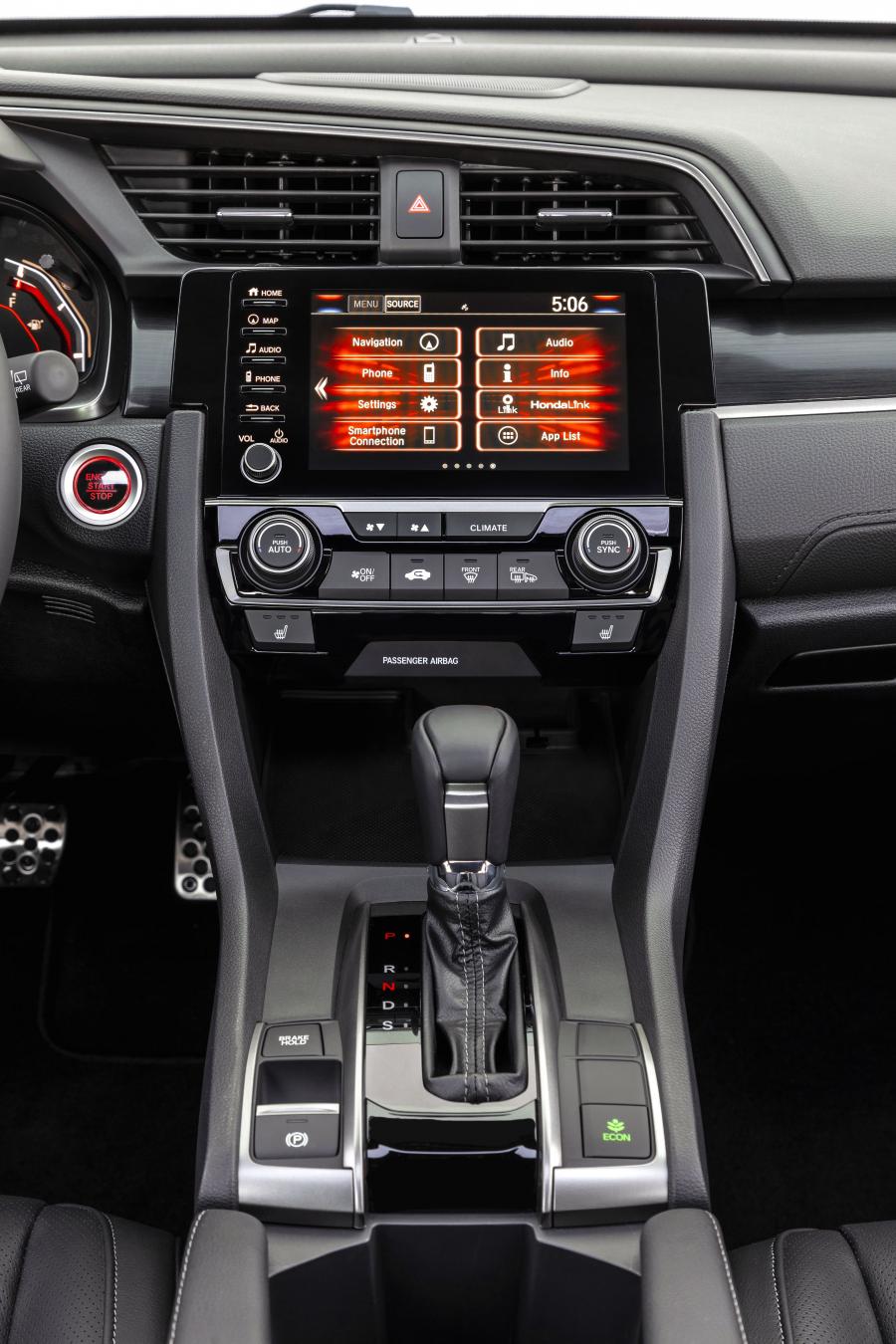 Детали интерьера Honda Civic Sport Touring Hatchback (FK7) 2019 года  (NA) (фото 12 из 12)